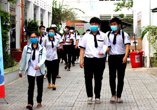 ĐBSCL: Nhiều địa phương 'siết' việc đeo khẩu trang nơi công cộng  