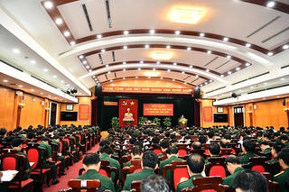 Chủ động đấu tranh phản bác  các quan điểm sai trái, thù địch