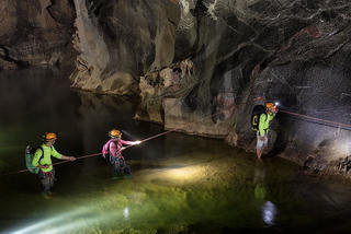 Từ năm 2018 mở tour đi xuyên hang Sơn Đoòng