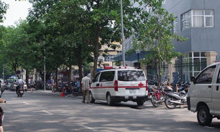Trật tự bệnh viện: Khi nhân viên móc nối với 'cò'