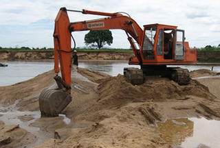 Đấu thầu quyền khai thác cát