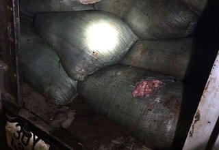 Hà Nội: Ngăn chặn 600kg mỡ bò thối trên đường đi tiêu thụ