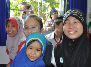 Nâng bước em đến trường