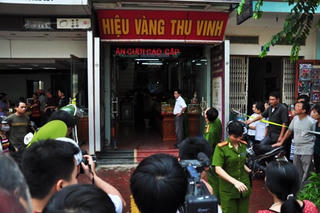 Tuyên Quang: Bắt kẻ đột nhập cửa hàng vàng