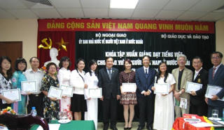 Bế giảng lớp tập huấn giảng dạy tiếng Việt cho giáo viên Việt ở nước ngoài
