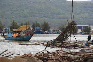 Đà Nẵng: Cưỡng chế tháo dỡ lồng bè nuôi trồng thủy hải sản trái phép
