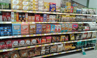 Thị trường bánh kẹo Tết: Nội - ngoại cạnh tranh gay gắt