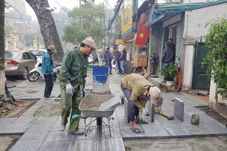 Quận Hoàn Kiếm tiếp tục lát đá vỉa hè bền 70 năm