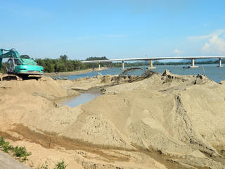 Gỡ khó cho doanh nghiệp titan