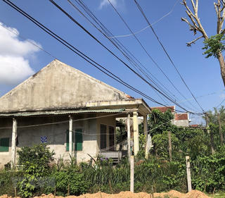 Ba người thương vong vì điện giật khi thi công mái nhà