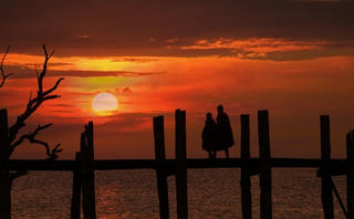 [ẢNH] Hoàng hôn trên cầu  U Bein