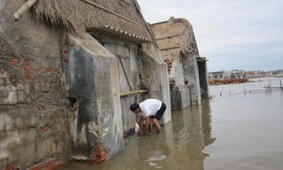 Nam Định kêu gọi tàu thuyền vào bờ, sơ tán dân vùng nguy hiểm