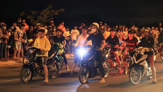 Coi trời bằng vung
