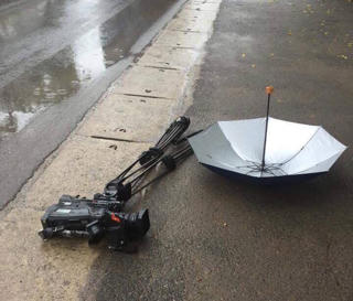 Bắt khẩn cấp đối tượng cố tình lao xe ô tô vào phóng viên VTV