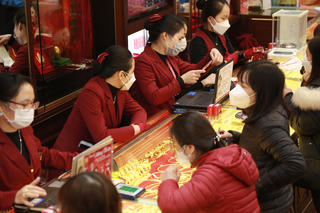 Ngày vía Thần tài: Không còn cảnh chen lấn mua vàng