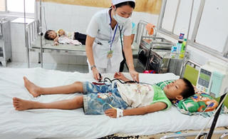 Khánh Hòa: Cứu sống bé trai bị sốt xuất huyết thể sốc