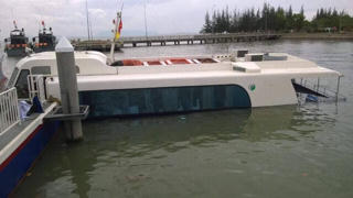 Tàu cao tốc chở 42 hành khách gặp nạn ở Cần Giờ