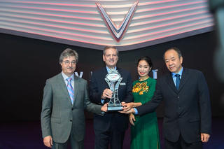 VinFast được vinh danh giải thưởng ‘Ngôi sao mới’ tại Paris Motor Show