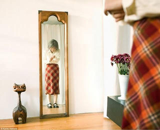 Cải trang thành cụ bà để trải nghiệm cuộc sống già nua