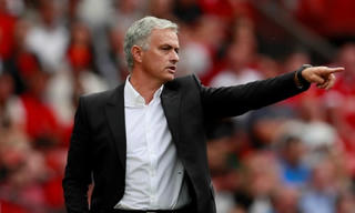 Man Utd tung chiêu giữ chân Mourinho trước PSG