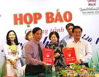 Trao gần 5.000 suất học bổng Vừ A Dính cho HS, SV dân tộc thiểu số