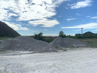 Bụi đá phủ kín làng quê