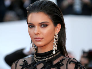 Người nổi tiếng: Kendall Jenner kiếm tiền siêu nhất làng mẫu