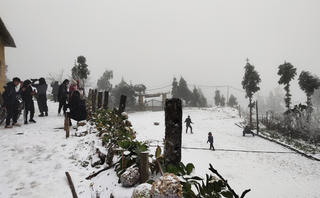 [VIDEO CLIP]: Toàn cảnh Sapa chìm trong tuyết trắng