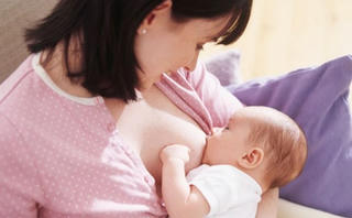 Phát hiện mới về lợi ích của sữa mẹ