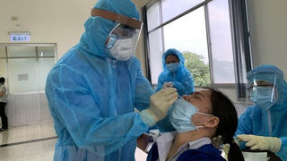 Quảng Ninh: Xét nghiệm SARS-CoV-2 cho lao động ở các cơ sở kinh doanh