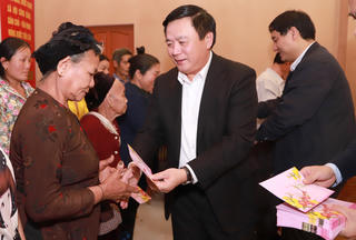 Bí thư Trung ương Đảng Nguyễn Xuân Thắng chúc Tết tại Nghệ An