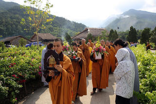 Lễ mừng Phật Đản tại bảo tháp Mandala Tây Thiên
