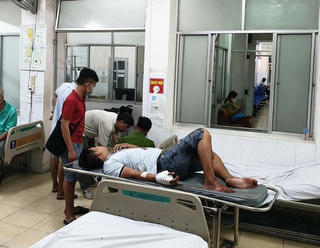 Không đổi được vé số trúng thưởng, gọi 'hội' chém gục chủ đại lý