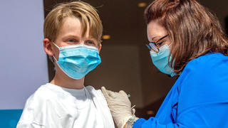 Niềm vui từ những mũi vaccine đầu tiên