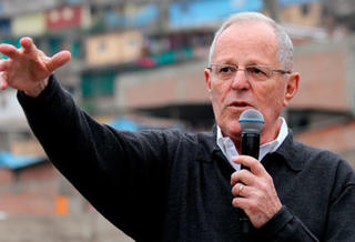 Cựu Tổng thống Peru P.Kuczynski bị cấm ra nước ngoài