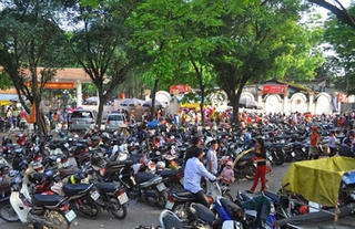 Tăng phí vỉa hè