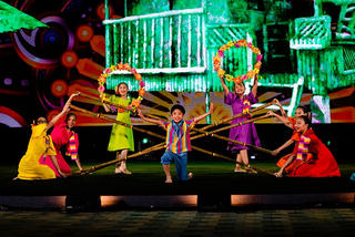 Ngỡ ngàng trước màn trình diễn của thiếu nhi quốc tế tại Vinpearl Land Nam Hội An