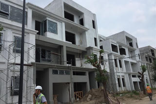 Chưa có ĐTM, siêu dự án The Manor Central Park vẫn ào ào thi công