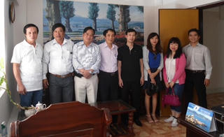Phó Chủ tịch Lê Bá Trình thăm Văn phòng báo Đại Đoàn Kết tại Khánh Hòa