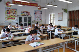 Dạy trực tiếp kết hợp trực tuyến