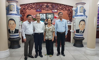 Phó Chủ tịch Nguyễn Hữu Dũng dâng hương các vị nguyên lãnh đạo Đảng, Nhà nước, MTTQ Việt Nam