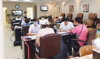 Người Việt phủ sóng nail trên đất Mỹ