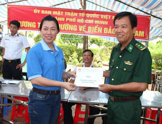 BẢN TIN MẶT TRẬN: Những tấm lòng hướng về biển đảo