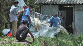 Bà lão bị giết chết, thi thể giấu trong lu chứa cám