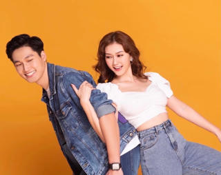 Học cặp đôi chị em Hương Giang - Đình Tú cách lên đồ trẻ trung, thời thượng