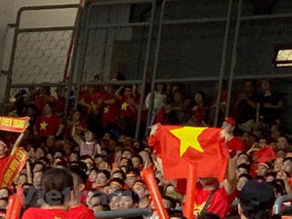 Vì sao nhiều cổ động viên Việt Nam không có chỗ ngồi tại Bukit Jalil?