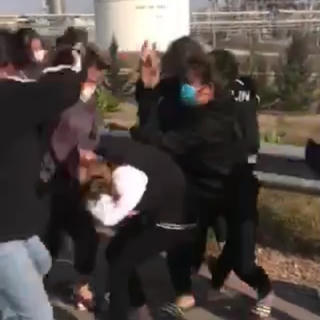 Xôn xao clip hai thiếu nữ bị đánh hội đồng ở Thanh Hóa