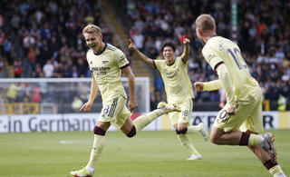 ‘Messi Na Uy’ lập siêu phẩm sút phạt giúp Arsenal thắng trận thứ 2 liên tiếp