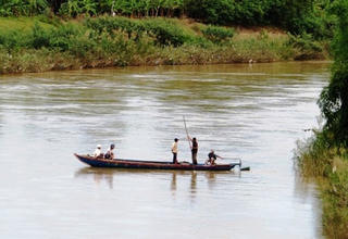 Đôi nam nữ nhảy cầu mất tích