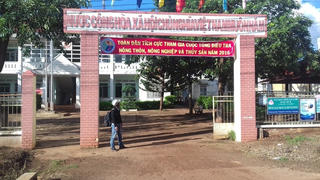 Súng của Phó Công an xã 'cướp cò’ khiến một người nguy kịch